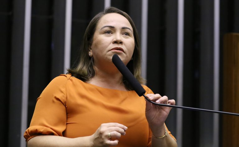 Comissão aprova obrigação de hospitais providenciarem acompanhante para pessoa com deficiência – Notícias