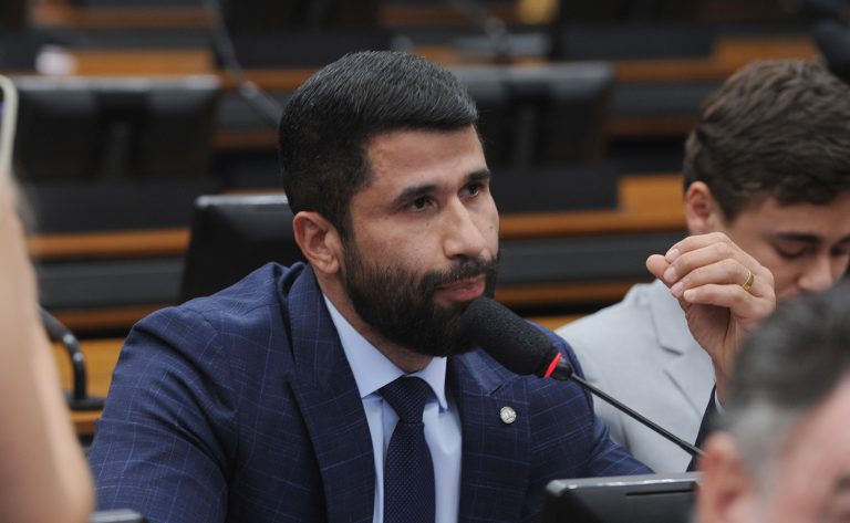 Comissão aprova porte de arma de fogo por monitores de ressocialização prisional – Notícias