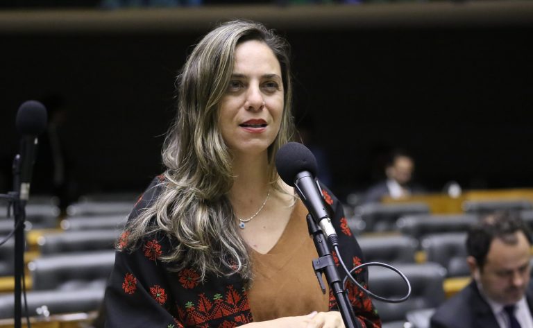 Comissão aprova projeto que facilita acesso de beneficiários do Bolsa Família a livros – Notícias