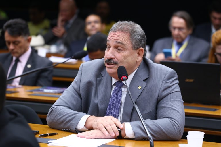 Comissão aprova projeto que pretende tornar a internet mais segura e acessível para idosos – Notícias