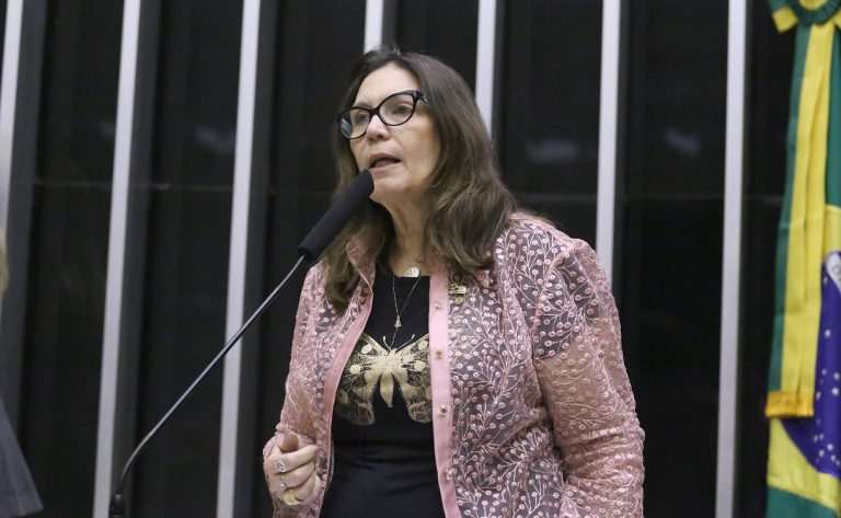 Comissão aprova projeto que suspende mudança em regra para privatização – Notícias