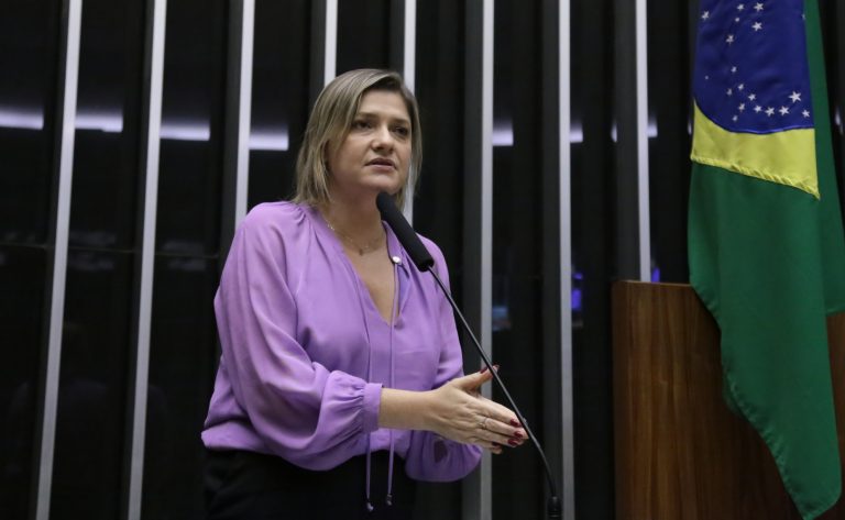 Deputada defende criação de selo para municípios comprometidos com educação infantil; ouça – Notícias