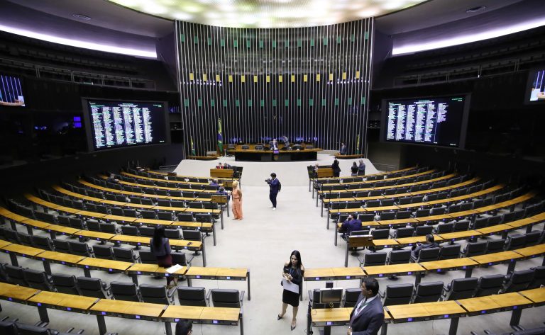 Deputados analisam PEC que concede aposentadoria integral a agentes de saúde; acompanhe – Notícias