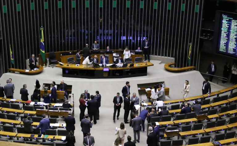 Deputados aprovam fim de limitação orçamentária para pagamento do seguro-defeso – Notícias