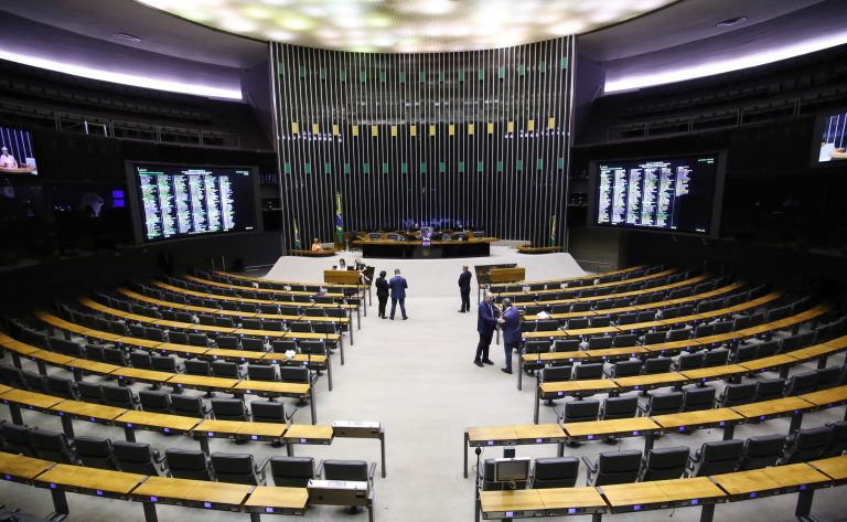 Deputados aprovam urgência para projeto que cria adicional para servidores do Judiciário; acompanhe – Notícias