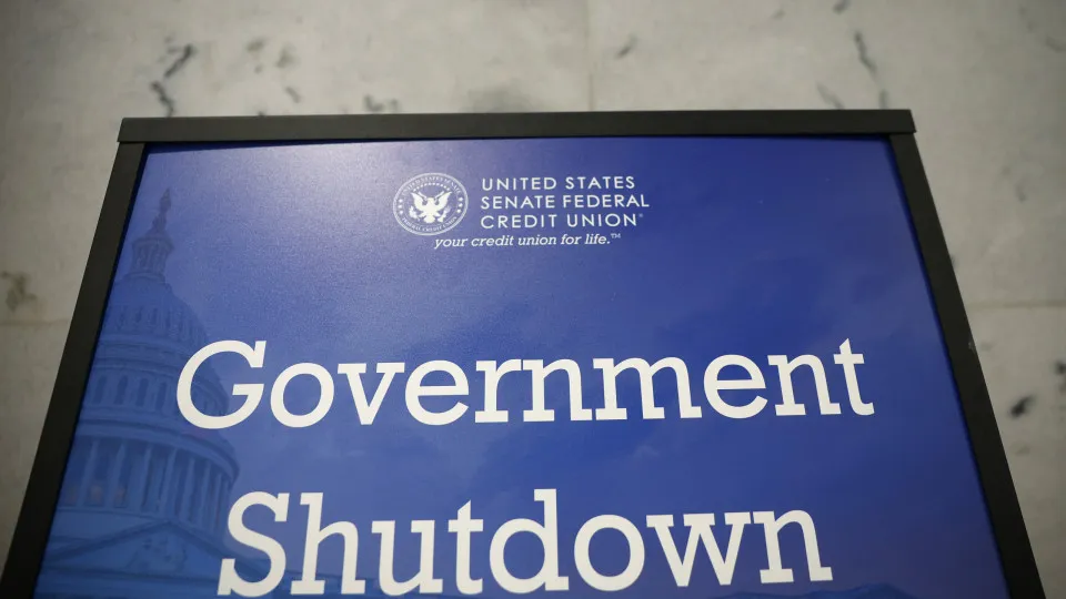 EUA entram em shutdown após impasse no Congresso sobre orçamento