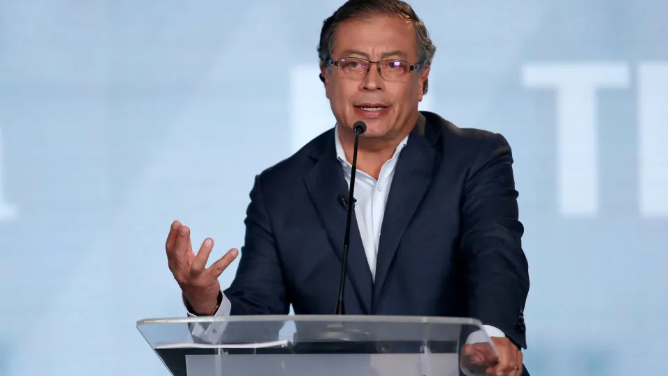 Após fala de Trump, Petro diz que pegará em armas se necessário