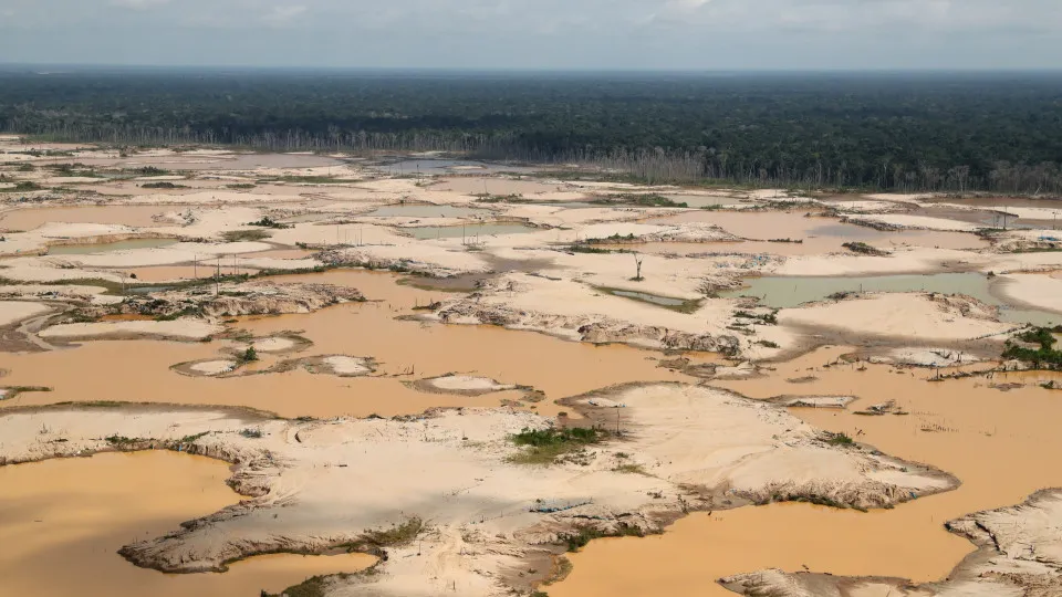 Emmanuel Macron elogia Lula pela defesa da Amazônia