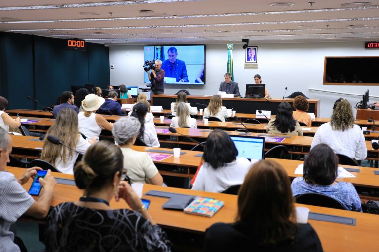 Especialistas defendem criação de política nacional para atenção à mulher na menopausa – Notícias