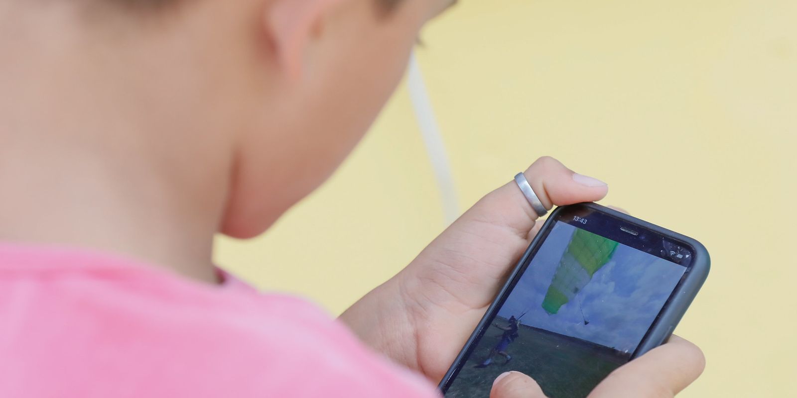 Guia auxilia adolescentes a fazerem uso seguro da internet