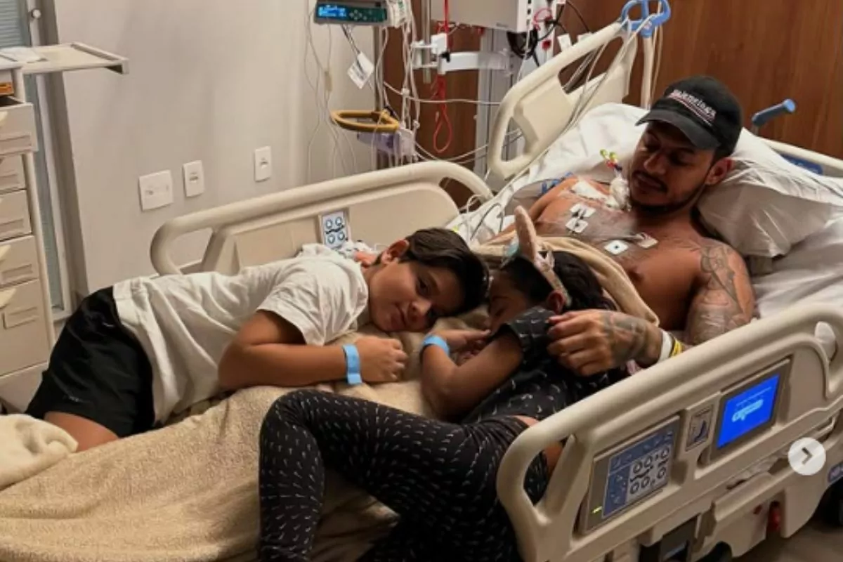 Hungria mostra foto no hospital e manda recado