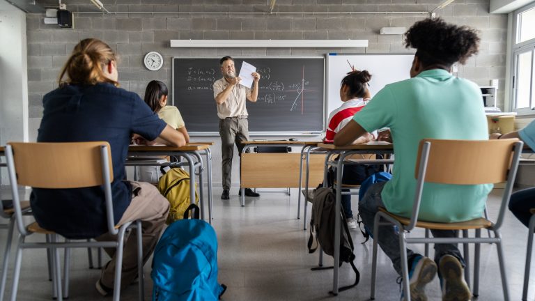 Importância do ensino de filosofia e sociologia será debatida em seminário da Comissão de Educação – Notícias