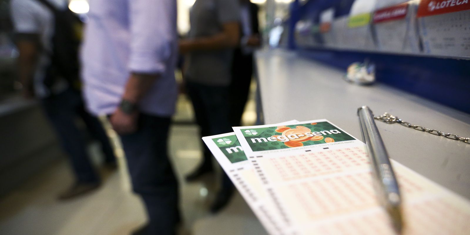 Mega-Sena acumula e prêmio principal vai para R$ 12 milhões