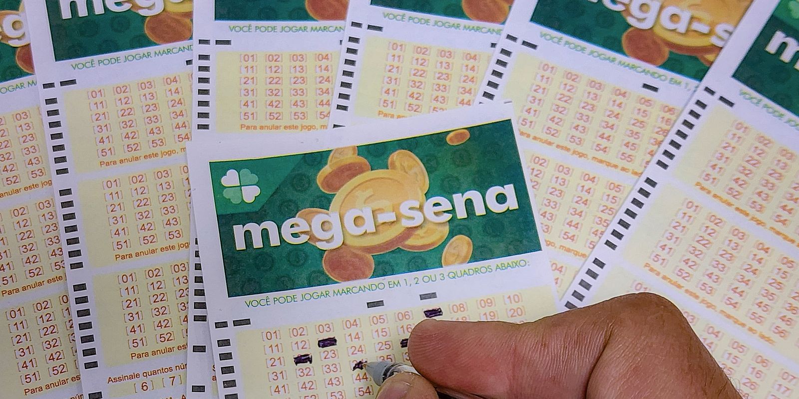 Mega-Sena acumula e prêmio principal vai para R$ 40 milhões