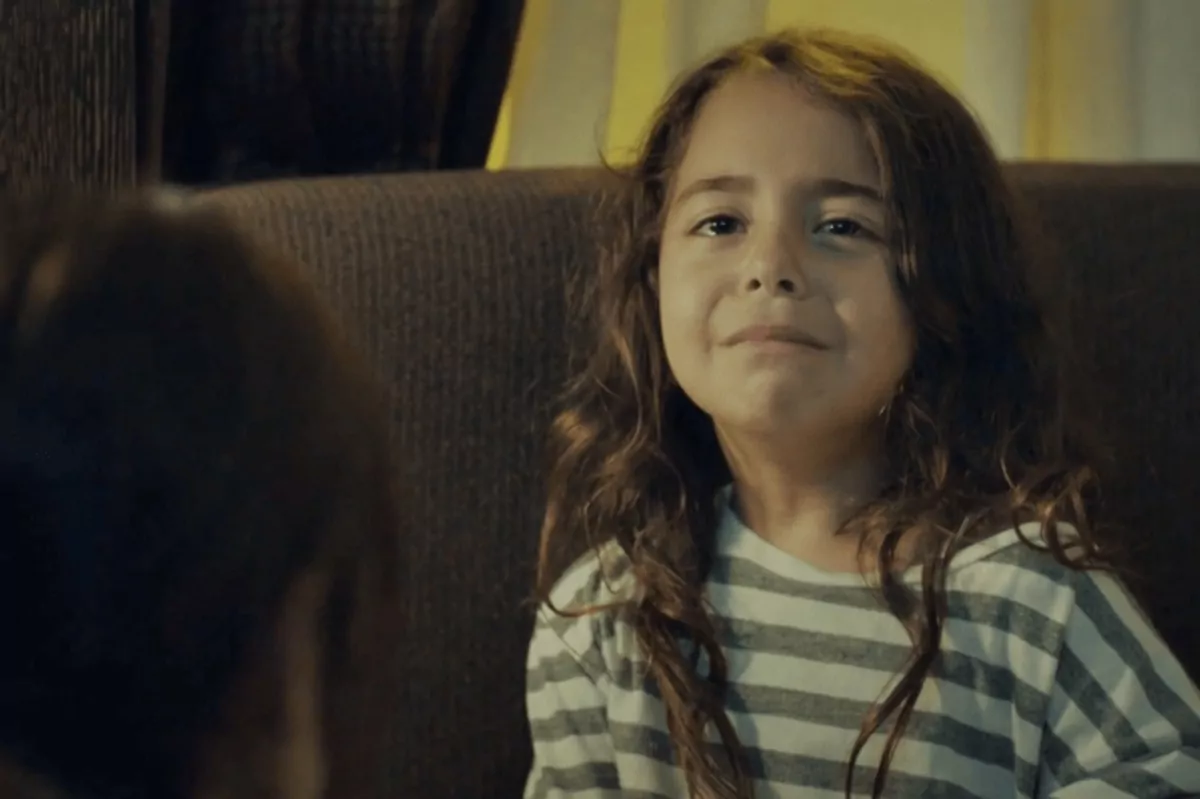 Melek muda de nome e recomeça em Istambul na novela turca ‘Mãe’
