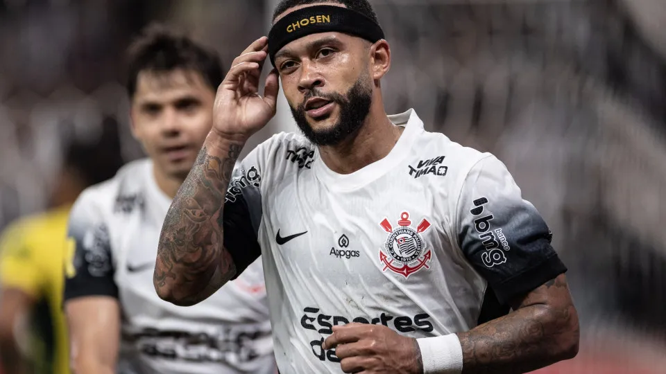 Memphis festeja 2º título no ano e diz que ‘ninguém acreditava’ no Corinthians