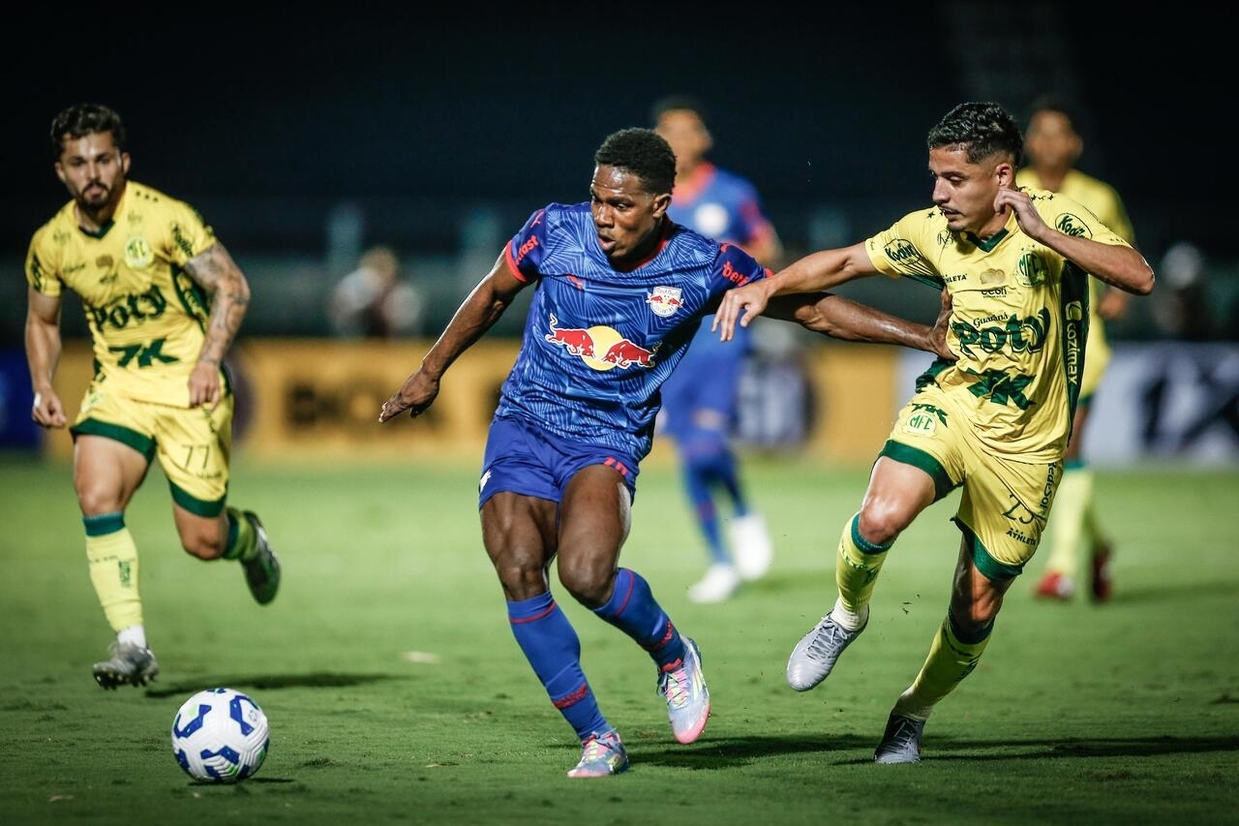 Mirassol sai atrás em casa, mas arranca empate do Bragantino perto do fim