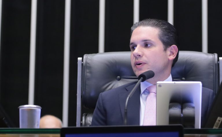 Motta diz que busca um serviço público cada vez mais eficiente e parabeniza servidores da Câmara – Notícias