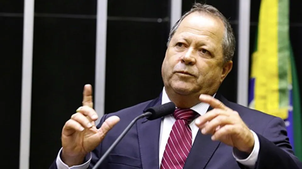 PGR se manifesta contra mandato online de deputado que está preso
