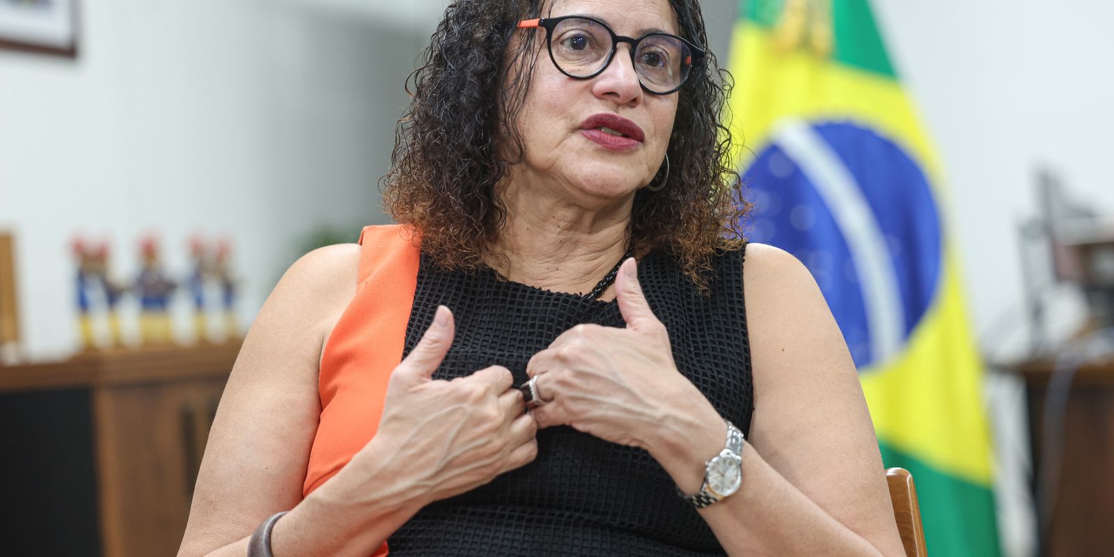 Vacina brasileira de covid ajuda a combater negacionismo, diz ministra