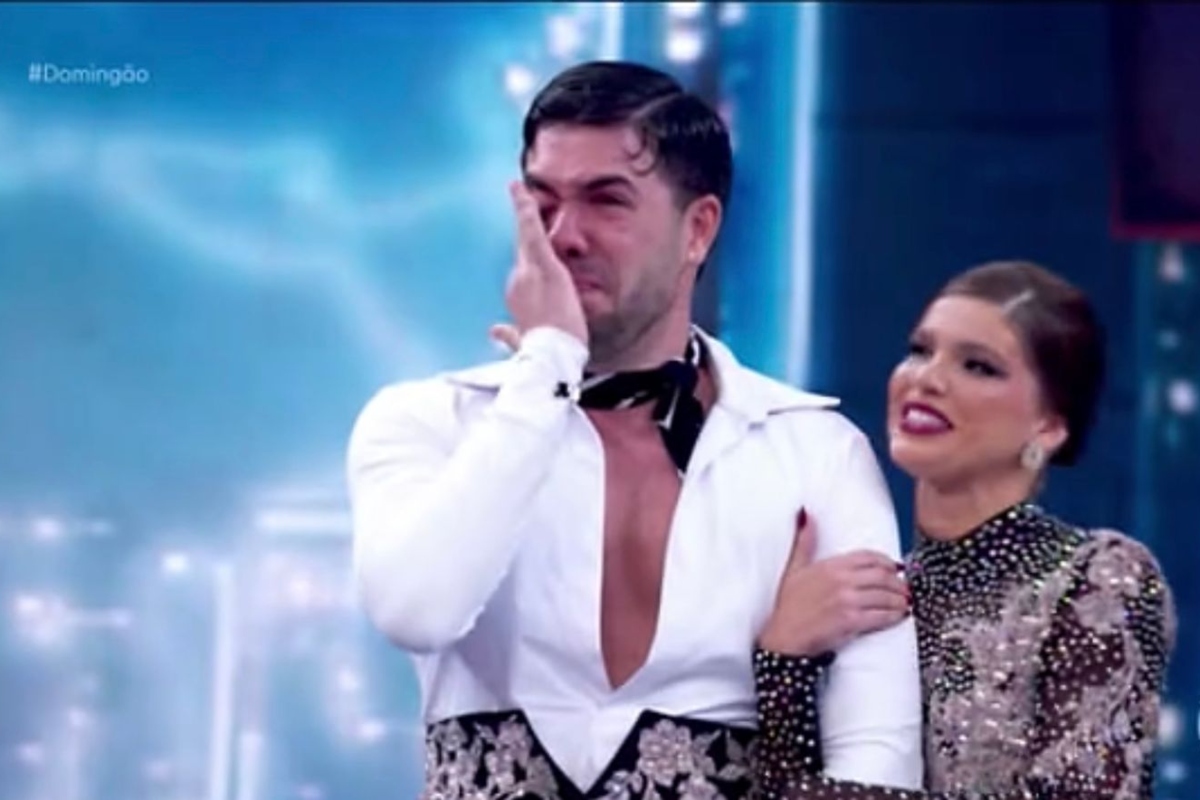 Álvaro chora ao ser eliminado do ‘Dança dos Famosos’