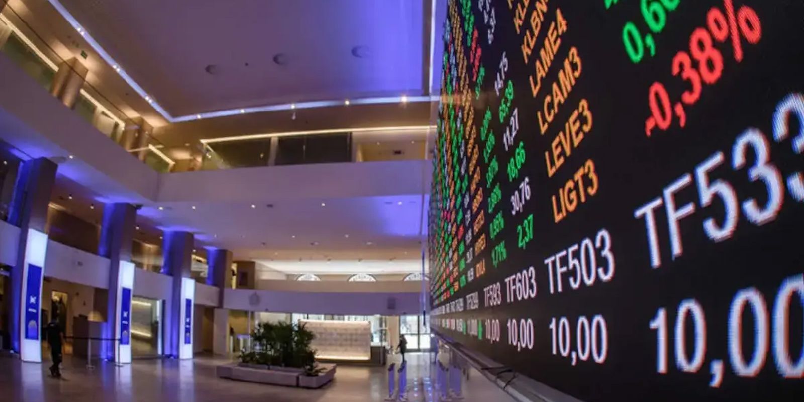 Bolsa cai após 15 altas seguidas e interrompe sequência de recordes