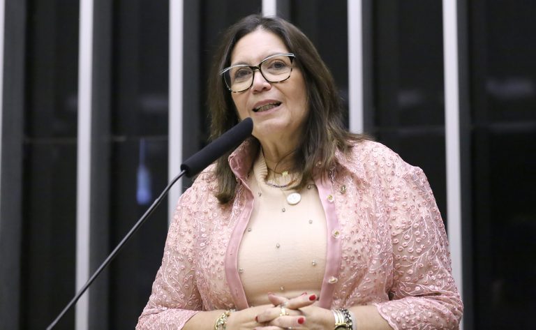 CCJ aprova projeto que regulamenta a profissão de doula – Notícias