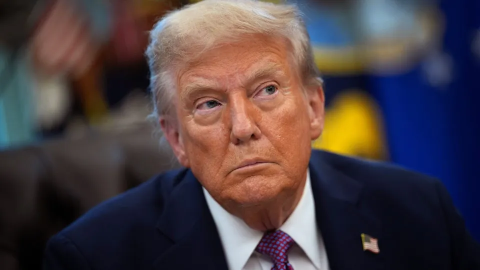 Donald Trump pede indenização de 10 bilhões de dólares à BBC