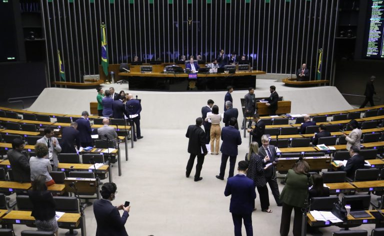 Câmara aprova projeto que permite registro de transmissão de bens entre concessionárias de energia – Notícias