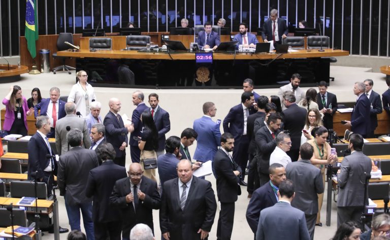 Câmara aprova projeto que transforma cargos no Tribunal Regional do Trabalho em Cuiabá – Notícias