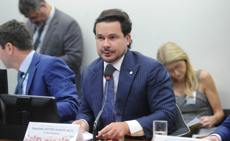 Comissão aprova limite em contribuição previdenciária de PMs e bombeiros militares inativos – Notícias