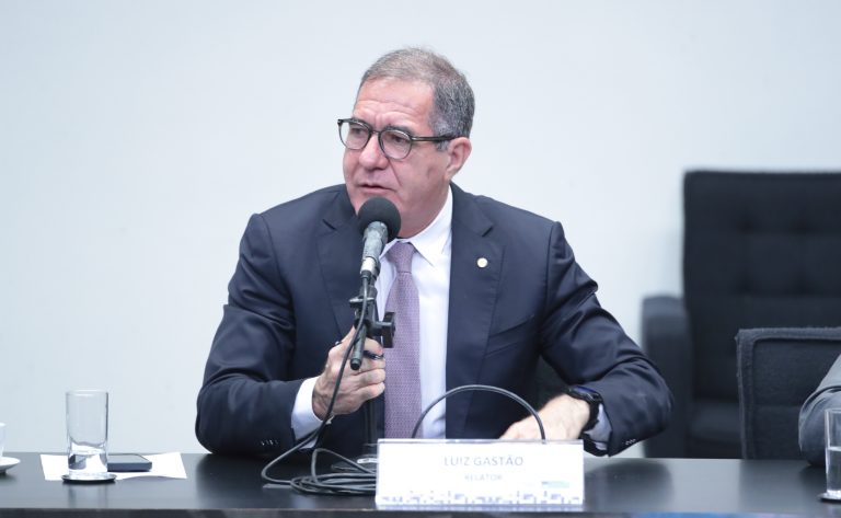 Comissão aprova projeto de piso salarial de R$ 6,5 mil para farmacêuticos – Notícias