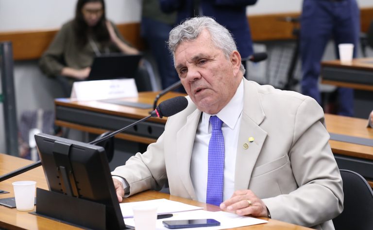 Comissão aprova projeto que obriga operadoras a fornecer dados sobre celulares roubados – Notícias