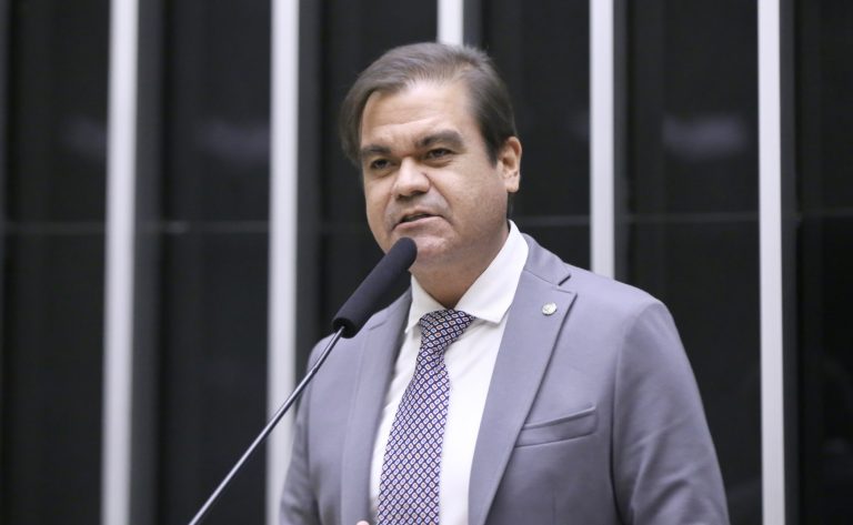 Comissão aprova projeto que prevê multa para veículo estacionado em acesso para pessoa com deficiência – Notícias