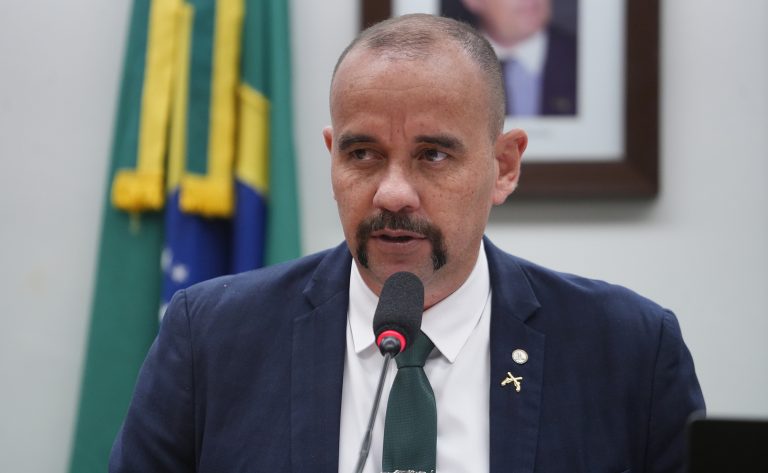 Comissão aprova projeto que suspende normas federais sobre o uso da força por policiais – Notícias