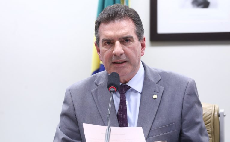 Comissão aprova regras para municípios regularem serviços de táxi e transporte por aplicativo – Notícias