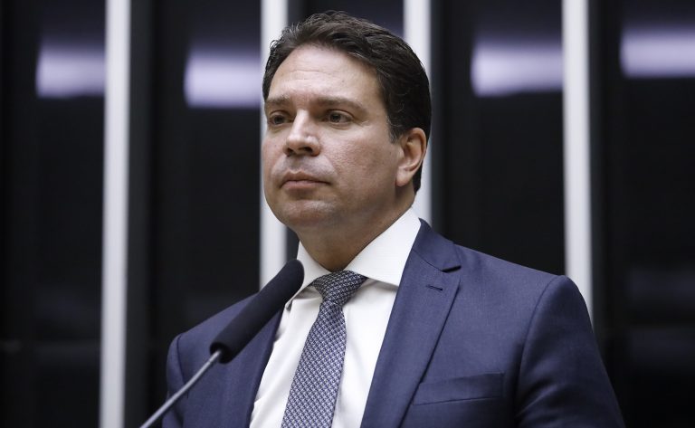 Comissão aprova restrição a venda de carros-fortes – Notícias