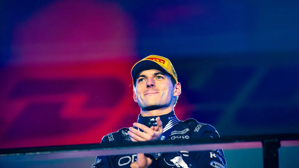 Red Bull banca permanência de Verstappen e ignora rumores de saída ao final da temporada
