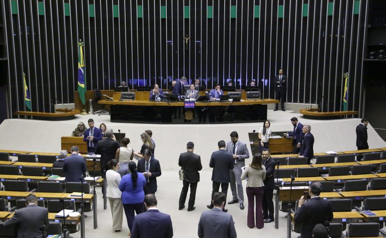 Deputados analisam projeto que regulamenta cobrança de tributo para serviços de streaming; acompanhe – Notícias