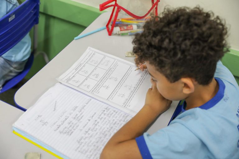 Entra em vigor a Lei que institui o Sistema Nacional de Educação – Notícias