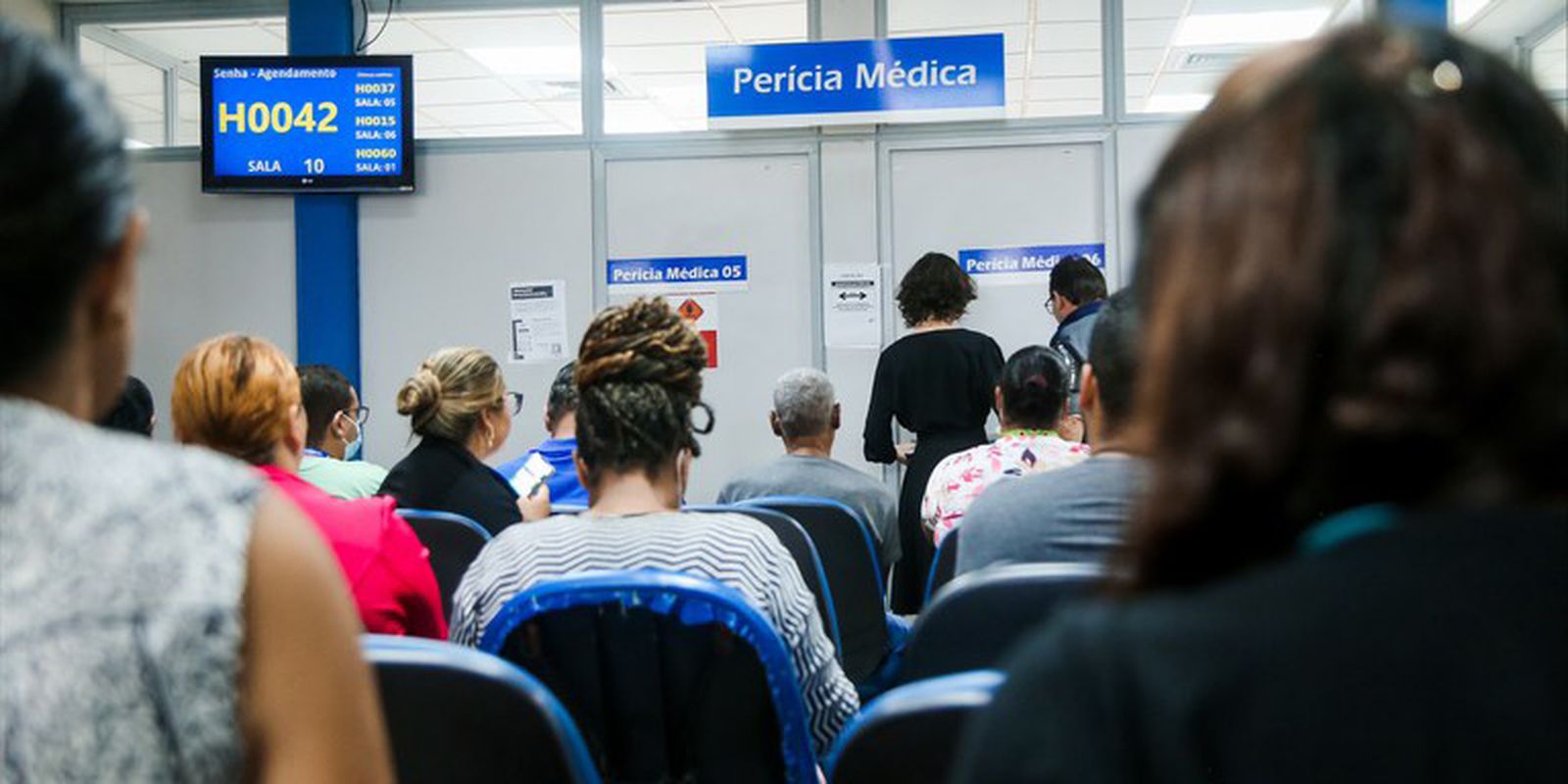 INSS cria comitê para reduzir fila de 2,8 milhões de pedidos