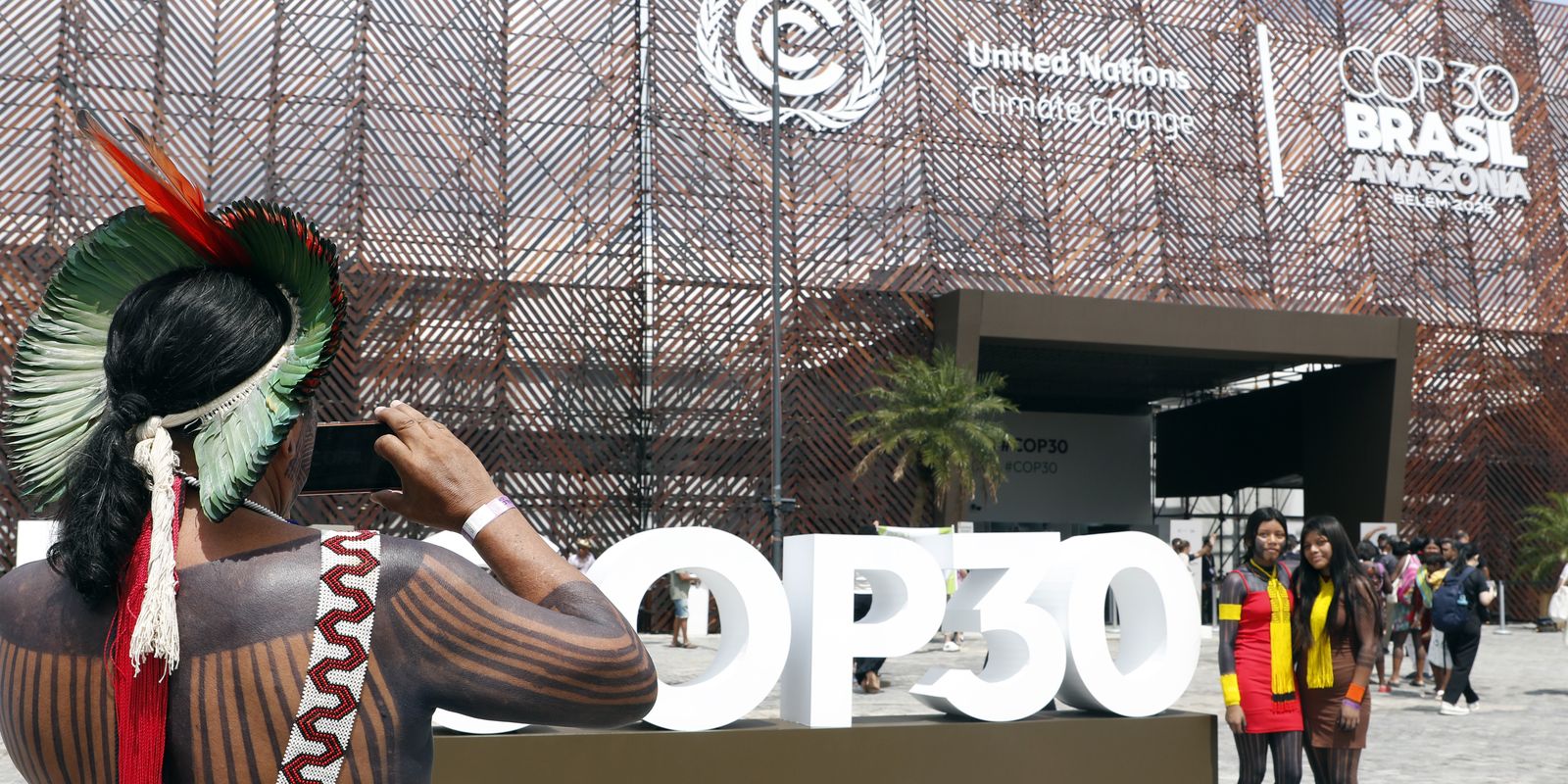 Indígenas do mundo cobram na COP30 centralidade na ação climática 