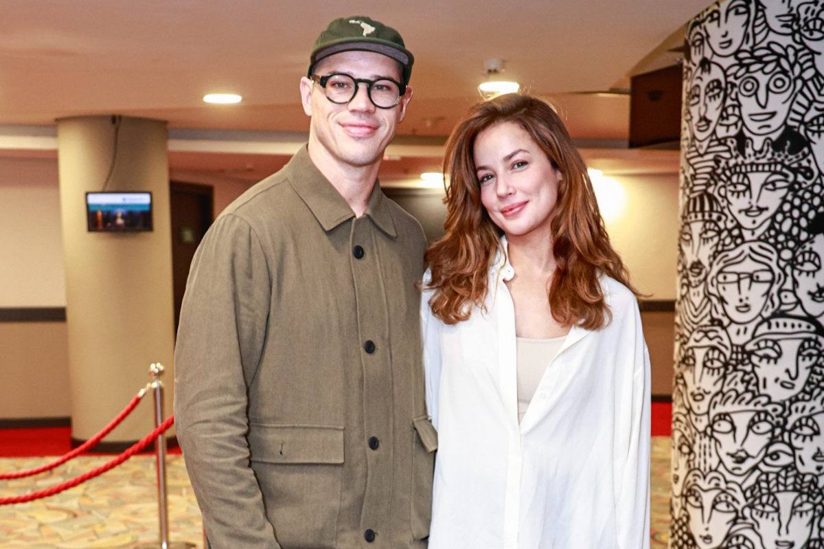 José Loreto e Fernanda Marques vão juntos ao teatro