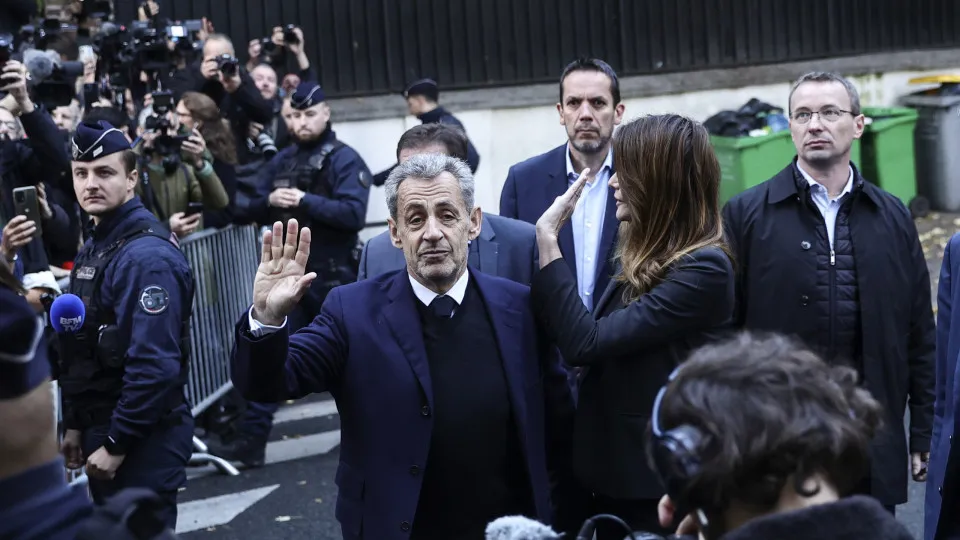 Justiça francesa autoriza libertação de Sarkozy após 20 dias preso
