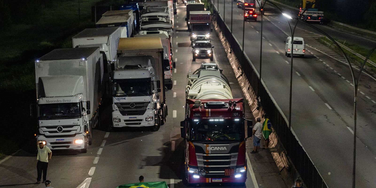 MPF processa caminhoneiros que bloquearam Via Dutra em 2022 