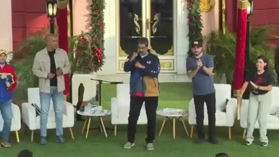 Maduro dança em evento na Venezuela e avisa: “Ninguém me para”