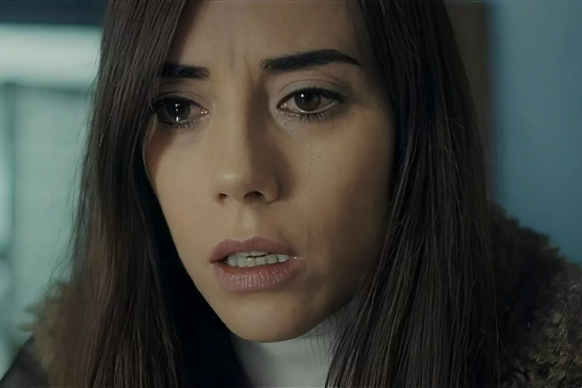 Mãe: Zeynep encara uma cena de crime devastadora