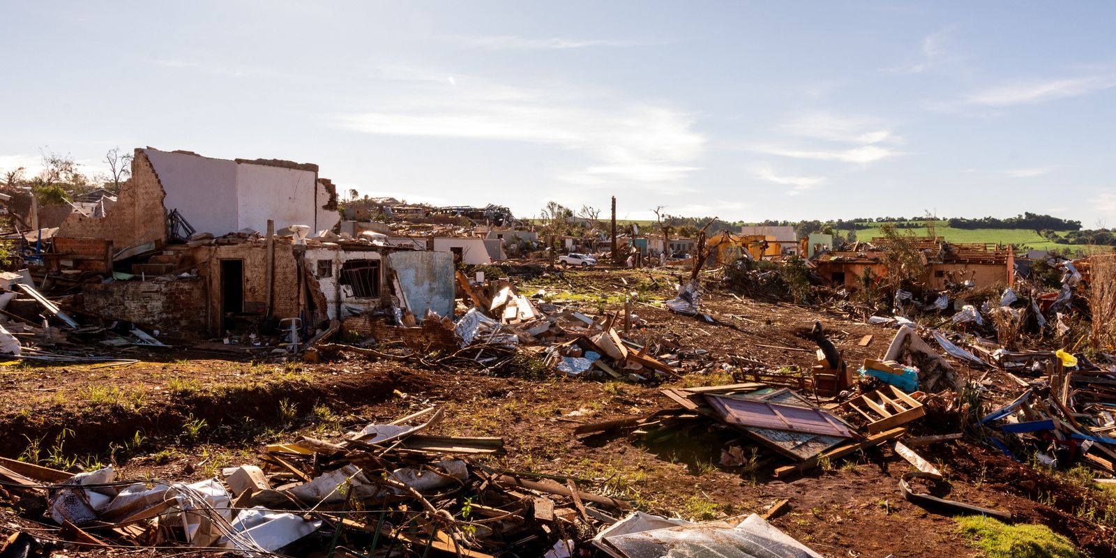 Médicos e psicólogos do SUS atendem vítimas do tornado no Paraná