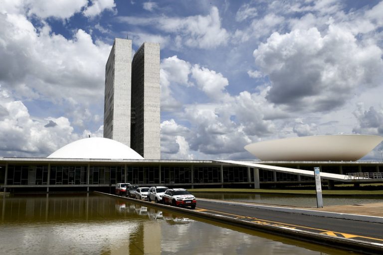 Parlamentares derrubam vetos a projeto que trata da remuneração dos servidores do Senado – Notícias