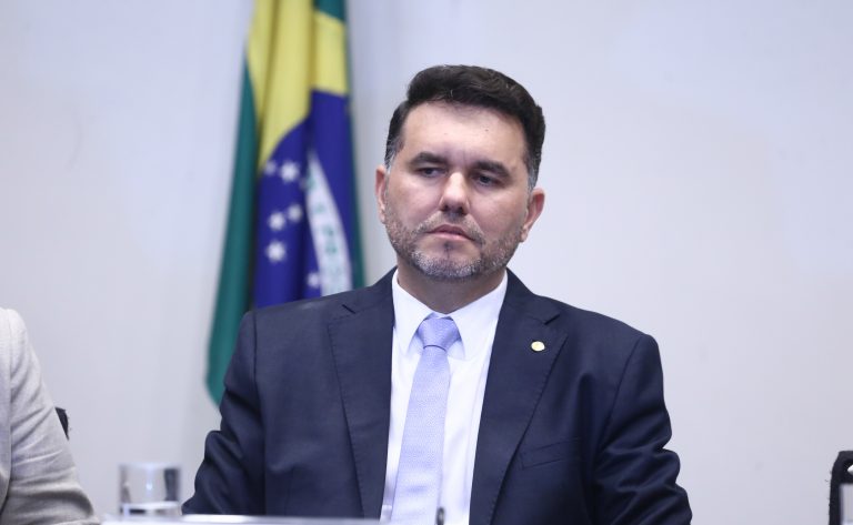 Pedido de vista adia votação do Plano Nacional de Educação – Notícias